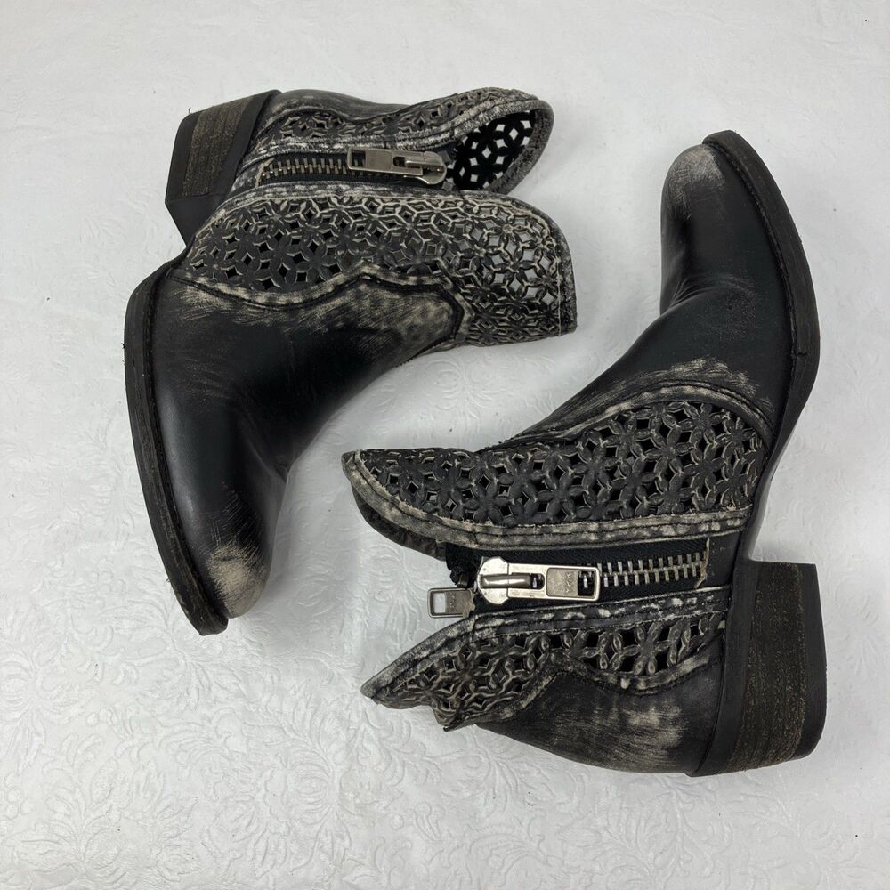 Circle G Women Distressed Black Cutout Shortie Western Ankle Boots Women's 7